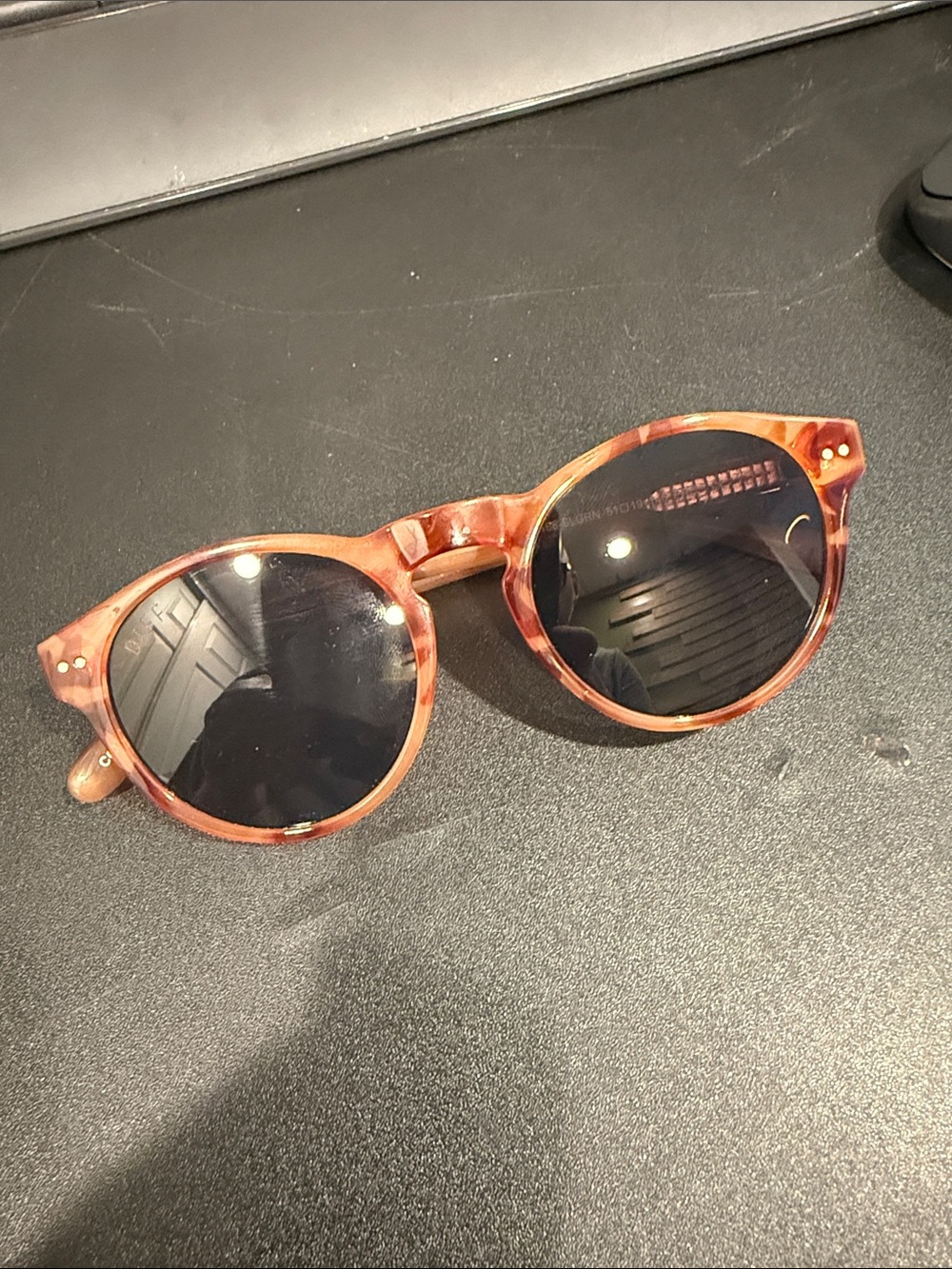 Diff Eyewear Round Tortoise Shell Sunglasses - Brown/Amber Frame